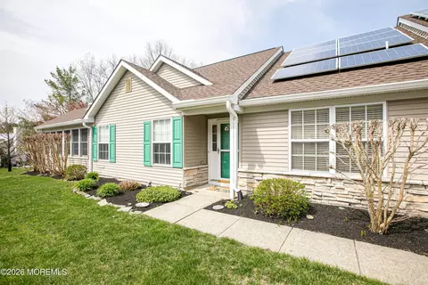 26 Skyline Dr, Lakewood, NJ 08701