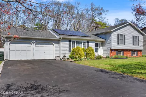 3 Hemlock Hill Rd, Jackson, NJ 08527
