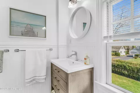 Bath - 1 N Cherry Ln, Rumson, NJ 07760 photo 4 of 5