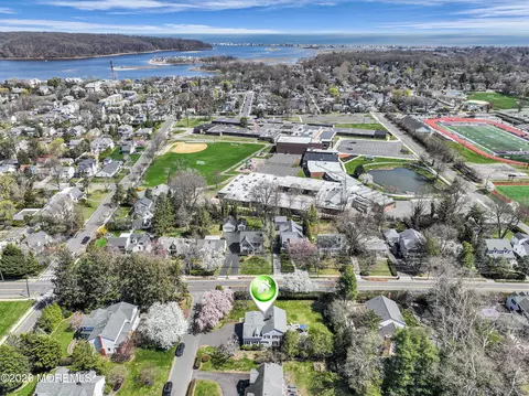 1 N Cherry Ln, Rumson, NJ 07760