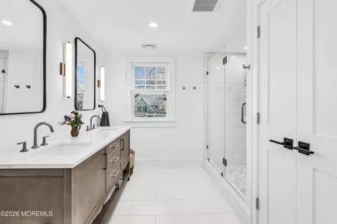 Bath - 1 N Cherry Ln, Rumson, NJ 07760 photo 1 of 5