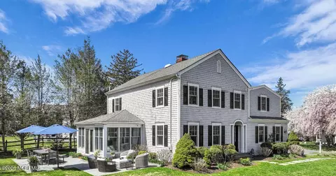 1 N Cherry Ln, Rumson, NJ 07760