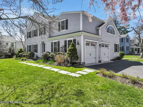 Exterior - 1 N Cherry Ln, Rumson, NJ 07760 photo 2 of 4