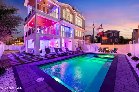 18 Mea Ln, Long Beach Township, NJ 08008