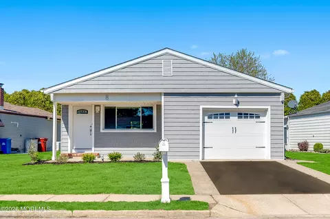8 La Terraza Dr, Toms River, NJ 08757
