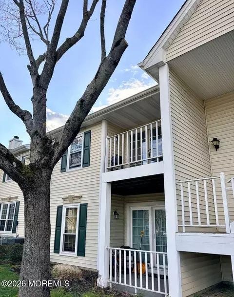 24 Players Cir, Tinton Falls, NJ 07701