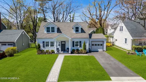 11 Borden St, Shrewsbury, NJ 07702