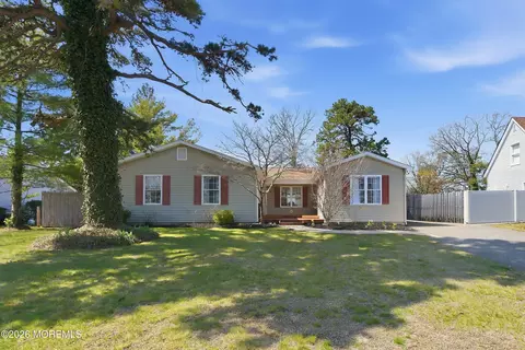 132 Shasta Ln, Toms River, NJ 08753