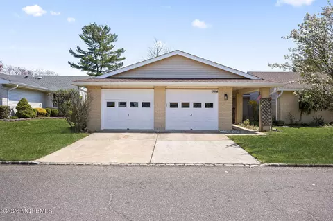 701 Croydon Rd #A, Monroe, NJ 08831