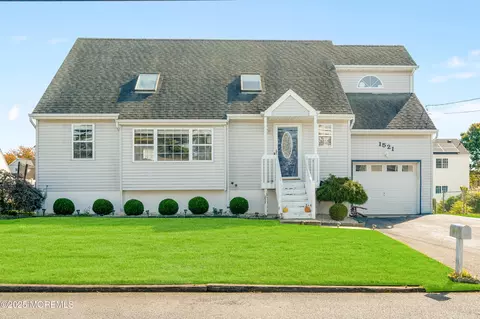 1521 Neptune Ave, Beachwood, NJ 08722