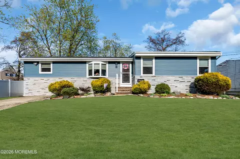 36 Dartmouth Dr, Hazlet, NJ 07730