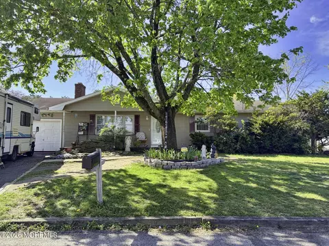 1616 2nd Ave, Toms River, NJ 08757