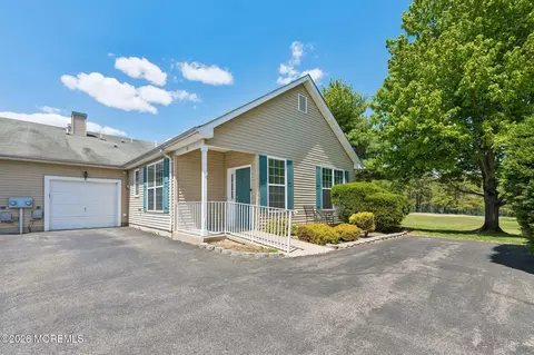 28 Fennel Ct, Manchester, NJ 08759