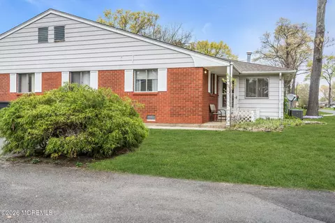 5 Dove St #B, Manchester, NJ 08759