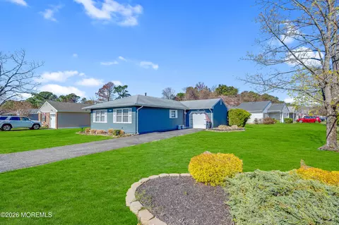 2 Mariner Pl, Brick, NJ 08723