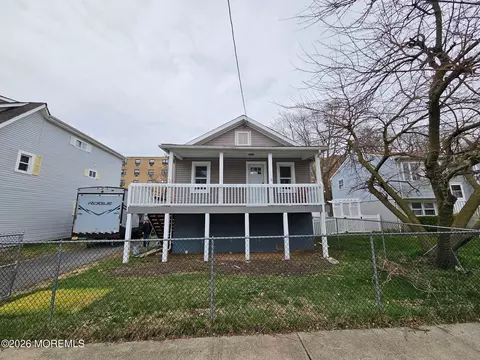 57 Second St, Highlands, NJ 07732