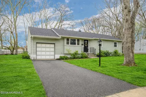 19 Princeton Dr, Howell, NJ 07731