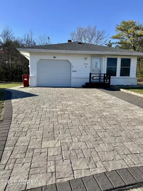 13 Saint Pierri Ct, Toms River, NJ 08757