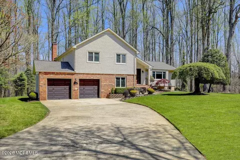 92 Fox Chase Ct, Freehold, NJ 07728