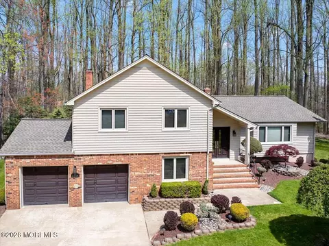 92 Fox Chase Ct, Freehold, NJ 07728