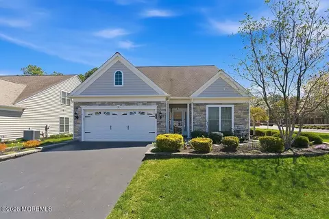 2 Chalfont Ln, Manchester, NJ 08759