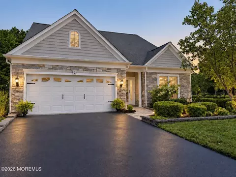 2 Chalfont Ln, Manchester, NJ 08759