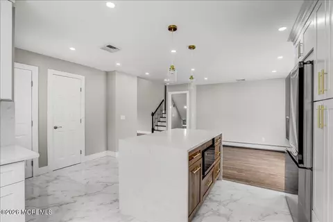 Entry Way - 3 Roberta Dr, Middletown, NJ 07748 photo 2 of 4