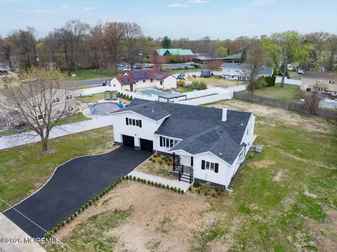 View/Area - 3 Roberta Dr, Middletown, NJ 07748 photo 2 of 7