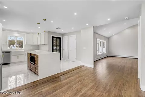Entry Way - 3 Roberta Dr, Middletown, NJ 07748 photo 3 of 4