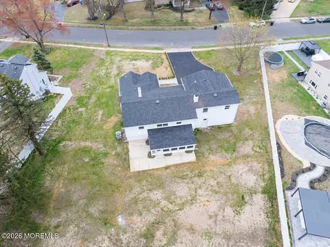 View/Area - 3 Roberta Dr, Middletown, NJ 07748 photo 5 of 7