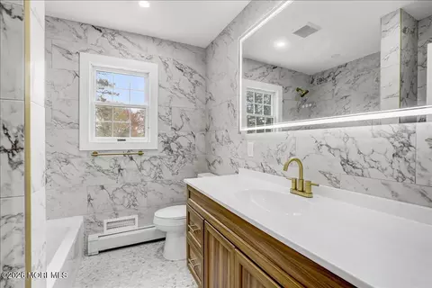 Bath - 3 Roberta Dr, Middletown, NJ 07748 photo 4 of 5