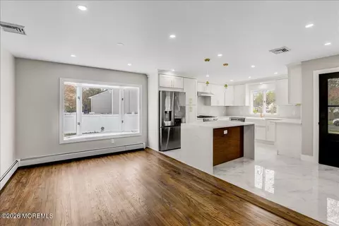 Living - 3 Roberta Dr, Middletown, NJ 07748 photo 2 of 7