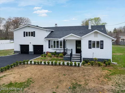 Exterior - 3 Roberta Dr, Middletown, NJ 07748 photo 4 of 8