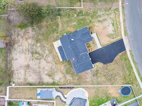 View/Area - 3 Roberta Dr, Middletown, NJ 07748 photo 4 of 7