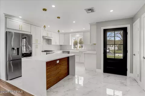 Entry Way - 3 Roberta Dr, Middletown, NJ 07748 photo 1 of 4