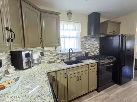 58 Lakewood Ave, Keansburg, NJ 07734