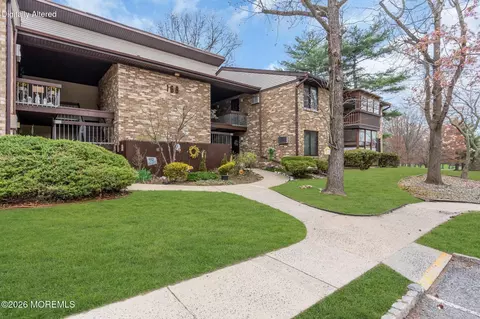 168 Amberly Dr #D, Manalapan, NJ 07726