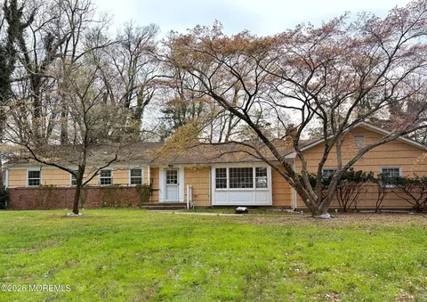 33 Fish Hawk Dr, Middletown, NJ 07748