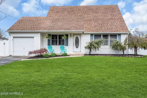 305 Hudson Dr, Brick, NJ 08723