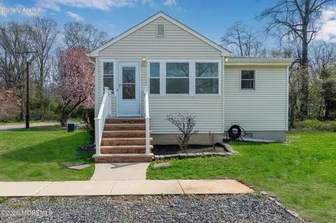 7 Patterson St, Red Bank, NJ 07701