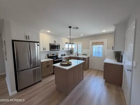 699 Plymouth Dr # A, Lakewood, NJ 08701