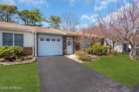 161 Gayle Ct, Lakewood, NJ 08701