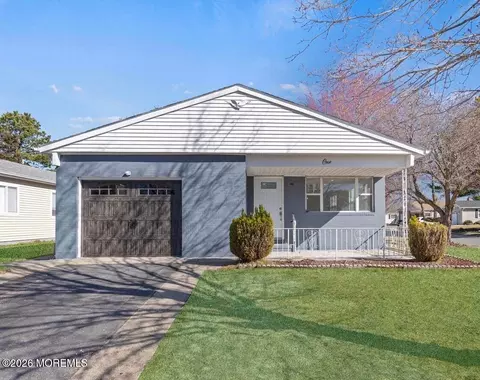 1 Redlands Ct, Toms River, NJ 08757