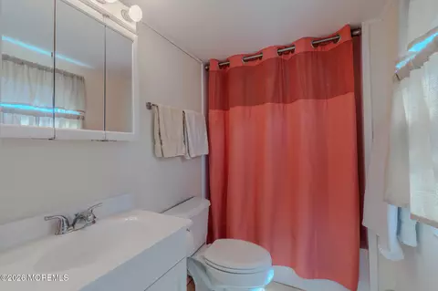 Bath - 34 Park Ave, Matawan, NJ 07747 photo 2 of 2