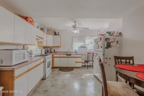 Kitchen - 34 Park Ave, Matawan, NJ 07747 photo 1 of 3