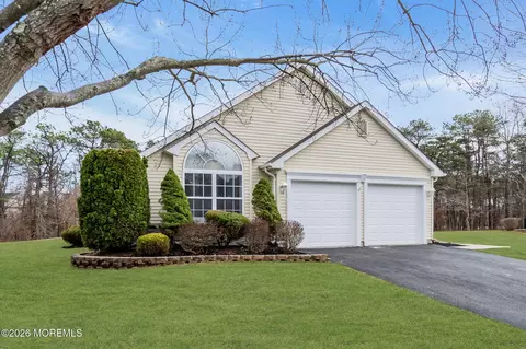 16 Rosewood Ct, Lakewood, NJ 08701