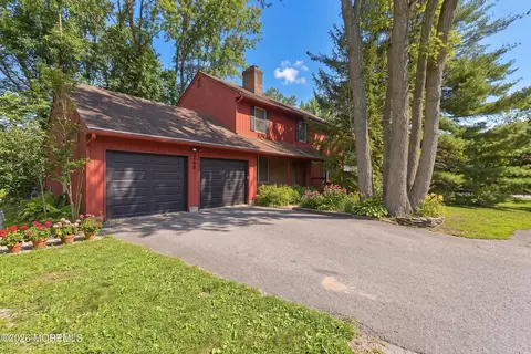266 Union Hill Rd, Manalapan, NJ 07726