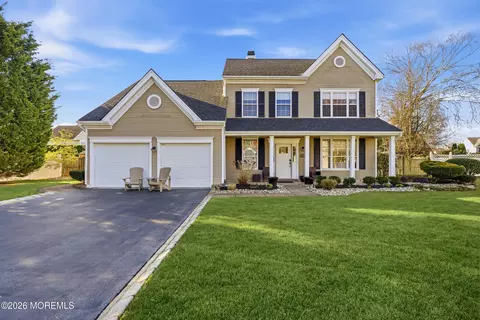 15 Villanova Dr, Freehold, NJ 07728