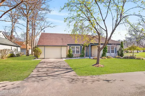 538 N Petunia Ln N, Whiting, NJ 08759