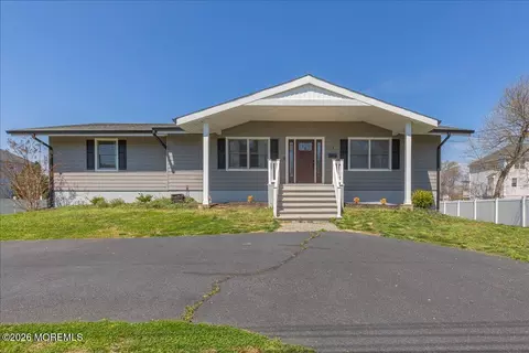 10 Illinois Ave, Port Monmouth, NJ 07758